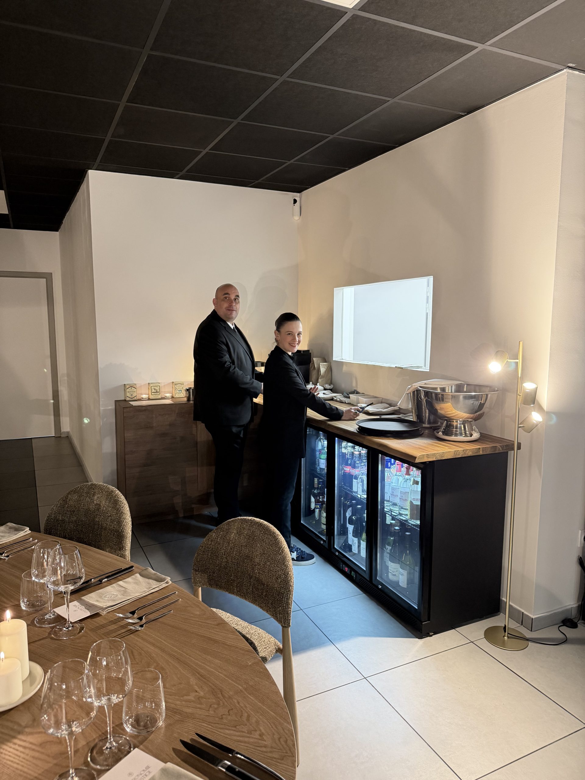 Atelier culinaire professionnel dans la cuisine ouverte du Restaurant privé