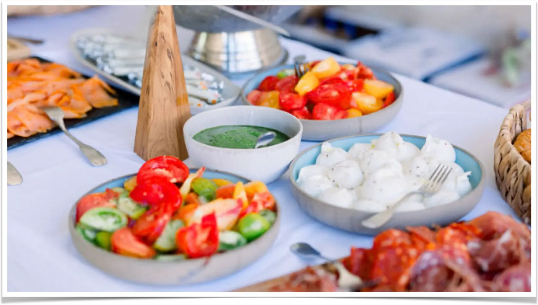 Brunch raffiné autour de tomates colorées
